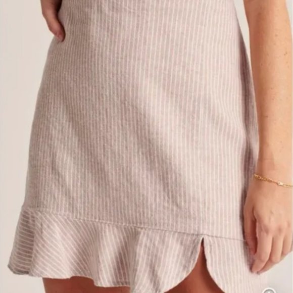 Abercrombie & Fitch Dresses & Skirts - Abercrombie Linen-Blend Ruffle Hem Mini Skirt